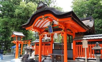 為子孫認捐建寺地 積聚福資糧